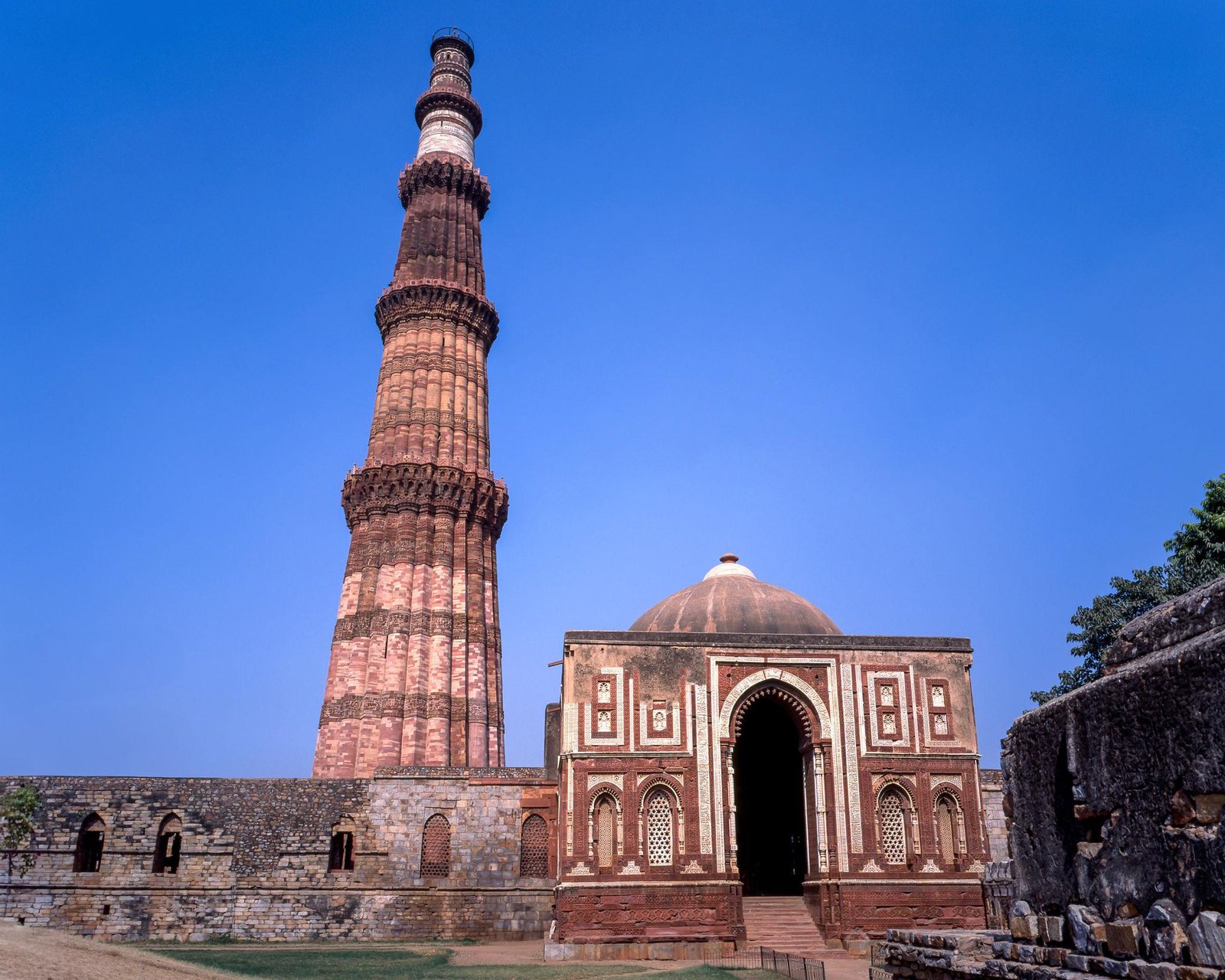 Qutub Minar frame 4